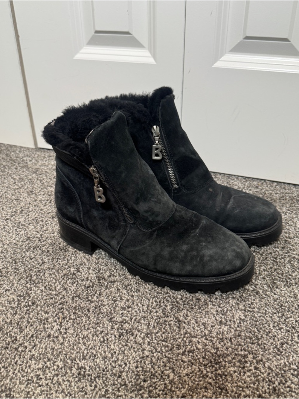Bogner Womens 9 Black Suede Ankle Boots Fur Lined Side Zip Lug Sole Winter
